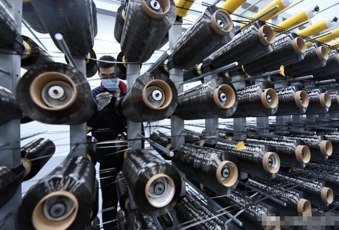 很多人没明白，中国T1200碳纤维突破后意义有多大？这么说吧？咱们战斗机、航天等