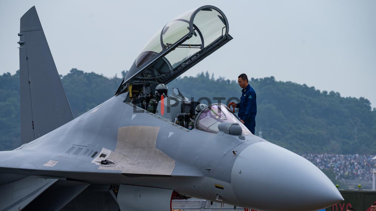 中国空军“潜龙”，起飞前和起飞后！