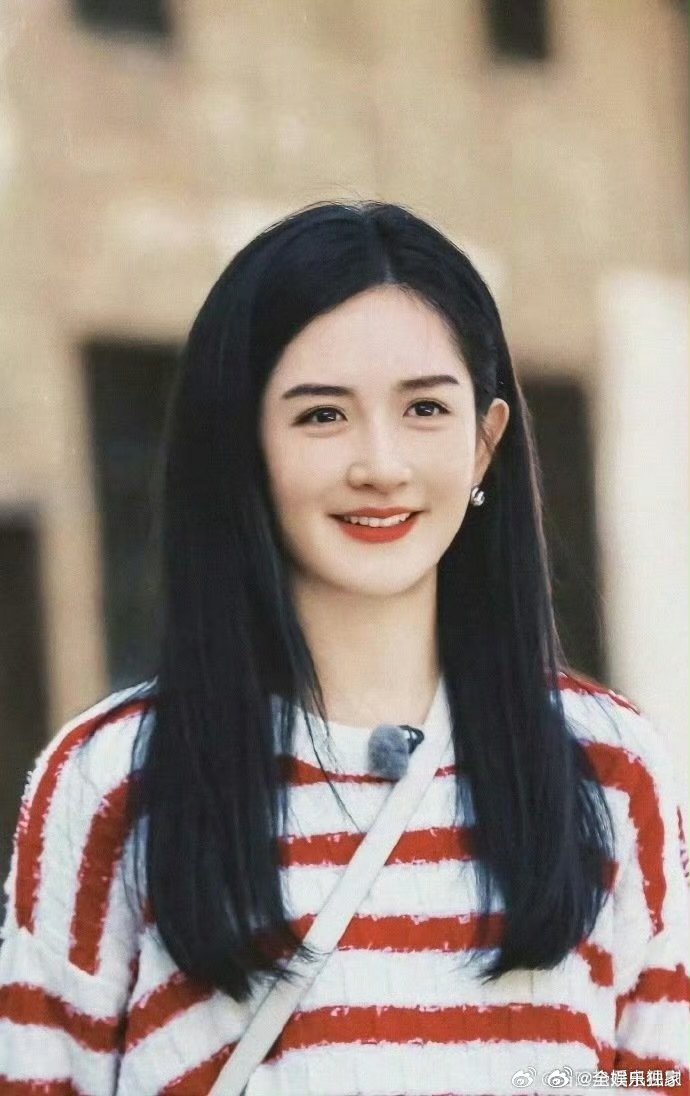 叶童发文祝谢娜生日快乐乘风2025谢娜的舞台精神连叶童都感动，称她代表乘风魅力，