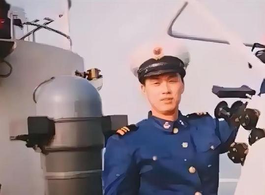 [微风]1997年，19岁战士为救人而牺牲，父母几度昏厥，可谁料20年后，战士母