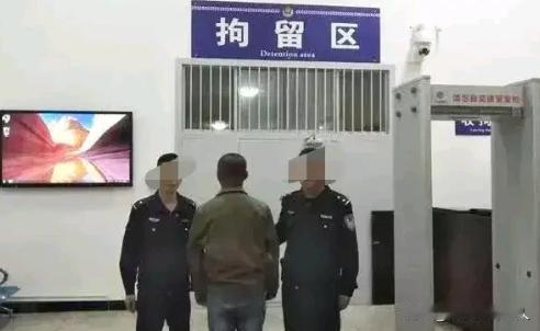 “冤不冤？”重庆梁平，一男老师为管教学生，打了学生一巴掌。家长报警，派出所认为这