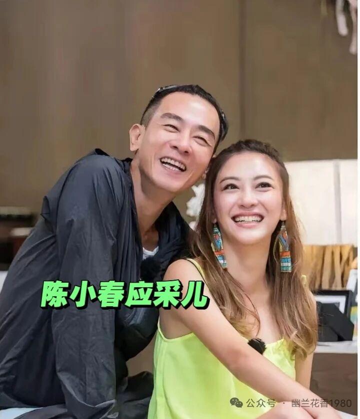 陈小春戏里韦小宝，现实独宠应采儿！

谁能想到，剧里油嘴滑舌、八面玲珑，身边围着