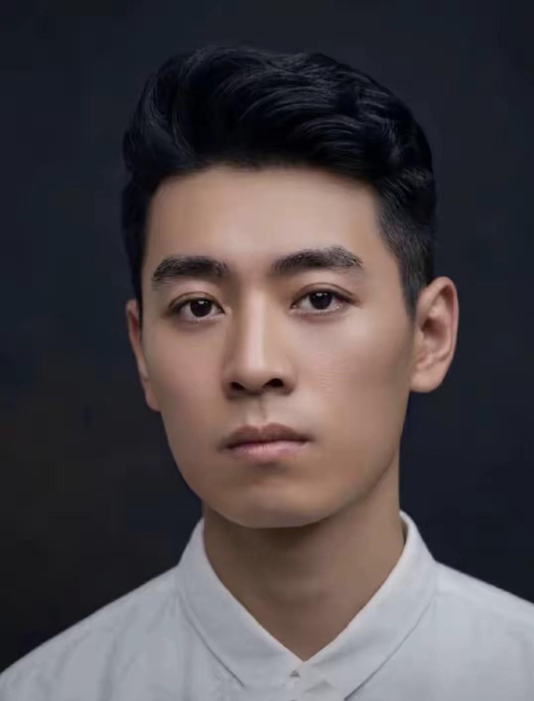 这个青年虽然不是最帅的人，但在我心中全世界都没有比他帅的人！！！