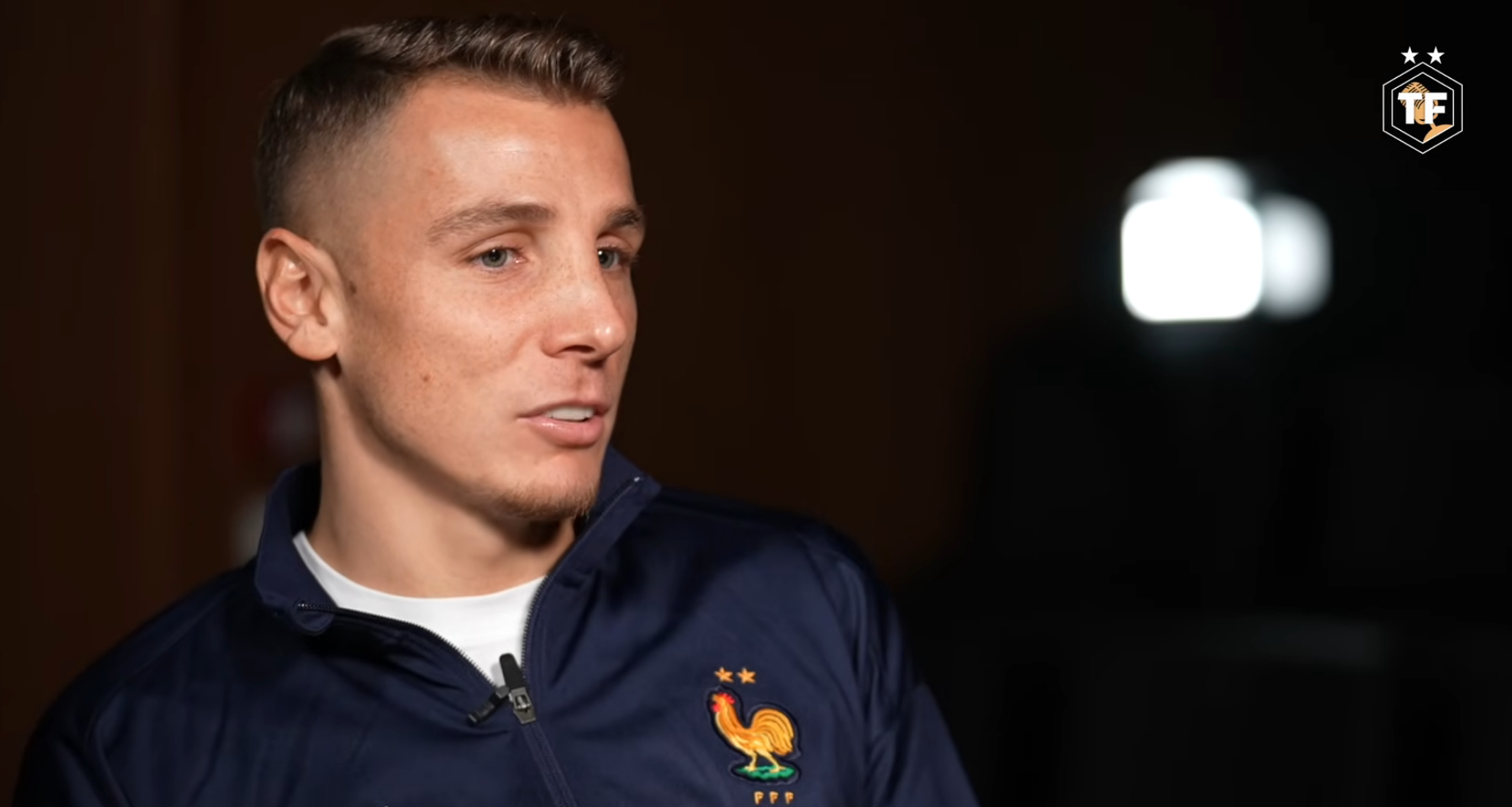 📰梅西前队友迪涅：梅西是个非常友善的人！🎙️主持人：更衣室里的关系，尤其是与