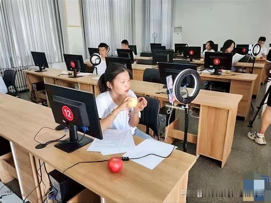 如果你没有上大学，再加上家庭条件不好，那你在社会中直接就是最底层，就算学技术，也