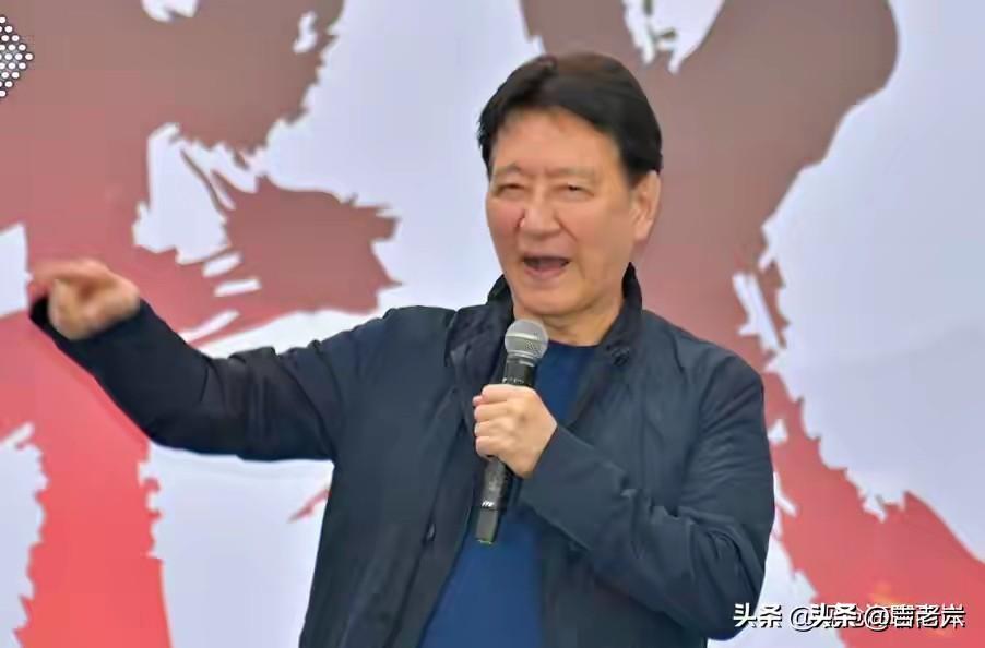 得时病猫雄似虎，落魄凤凰不如鸡。老祖宗总结出的语言文字皆经典啊。
民众党老主席柯