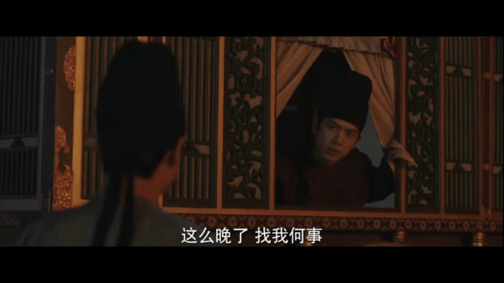 六郎蹭到了蒋长扬的快车 六郎听说姐姐被绑，急得直跺脚，找蒋长扬求救，蒋长扬拽他上