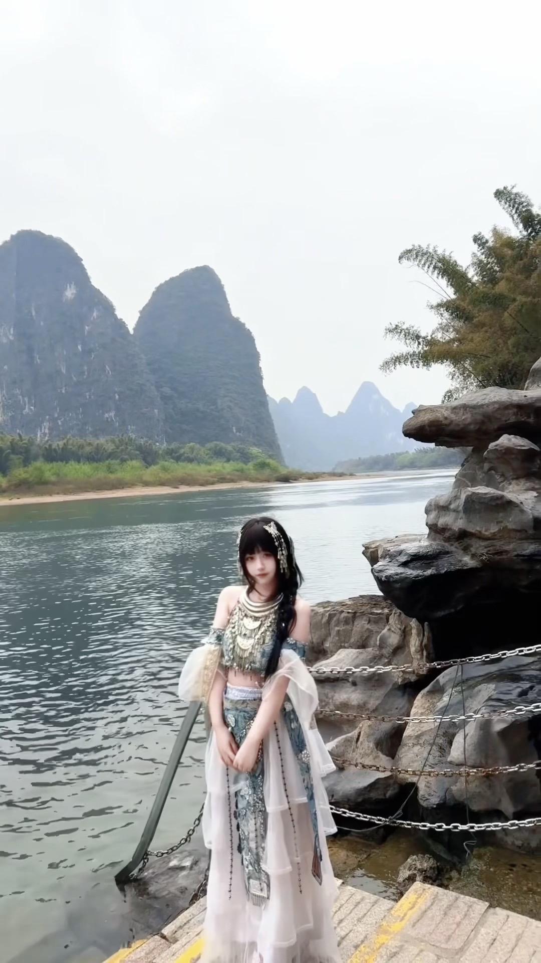 宝宝们 我回来啦 今晚七点准时开播哦 想你们！