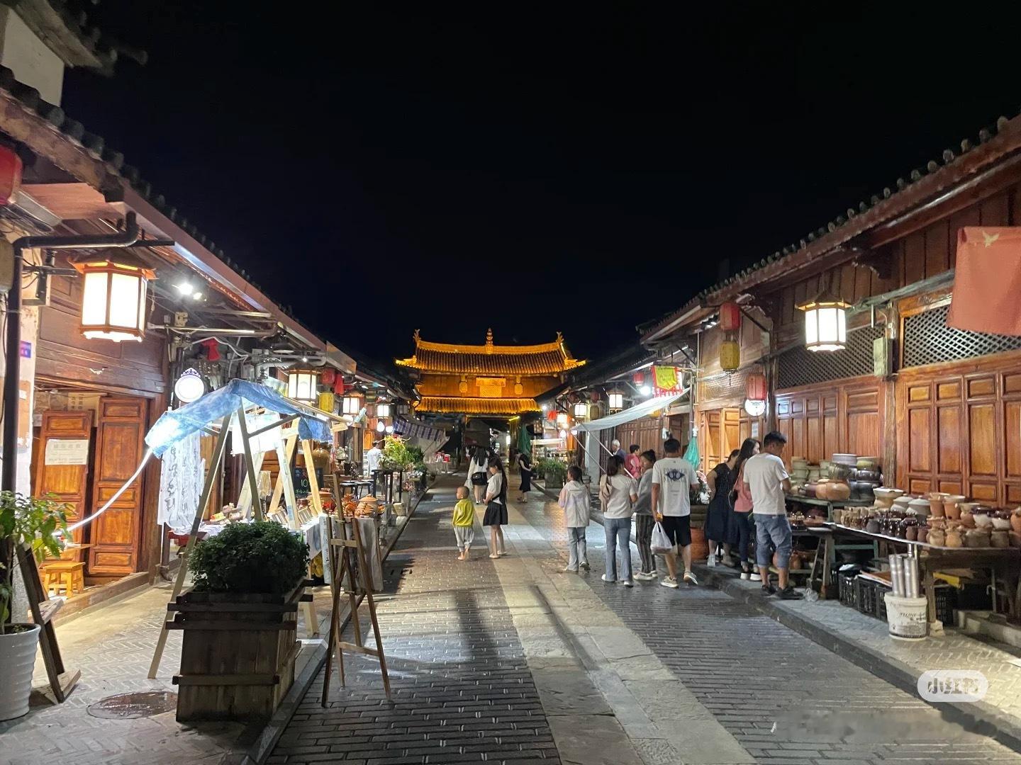 感觉保山在云南的存在感真的有些低，大部分到云南旅游的会选择隔壁大理丽江，或者只作