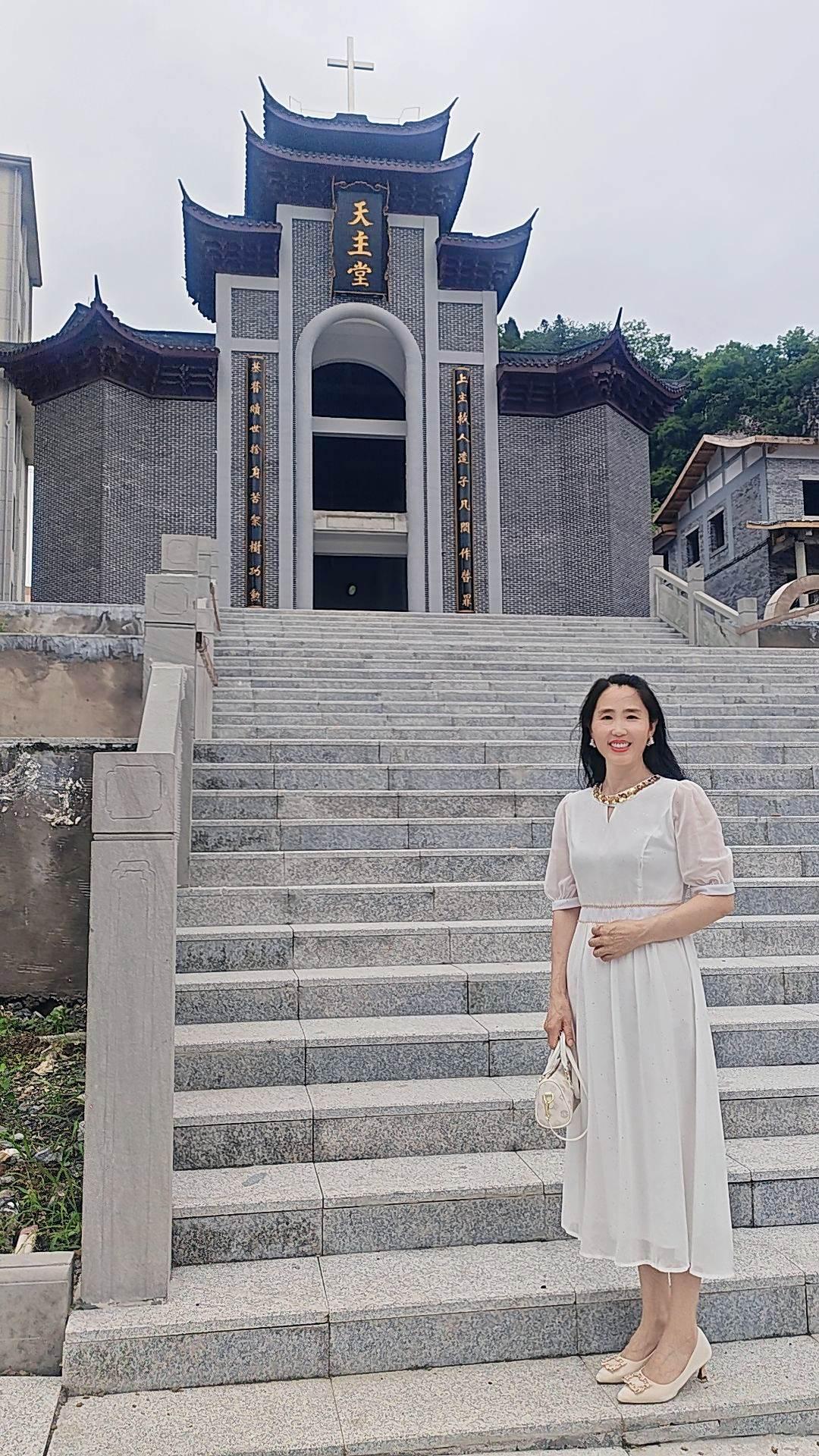 内心强大，永远乐观的人，也是有福报的，说明困扰他的魔障少，并且自身就有高能量场护