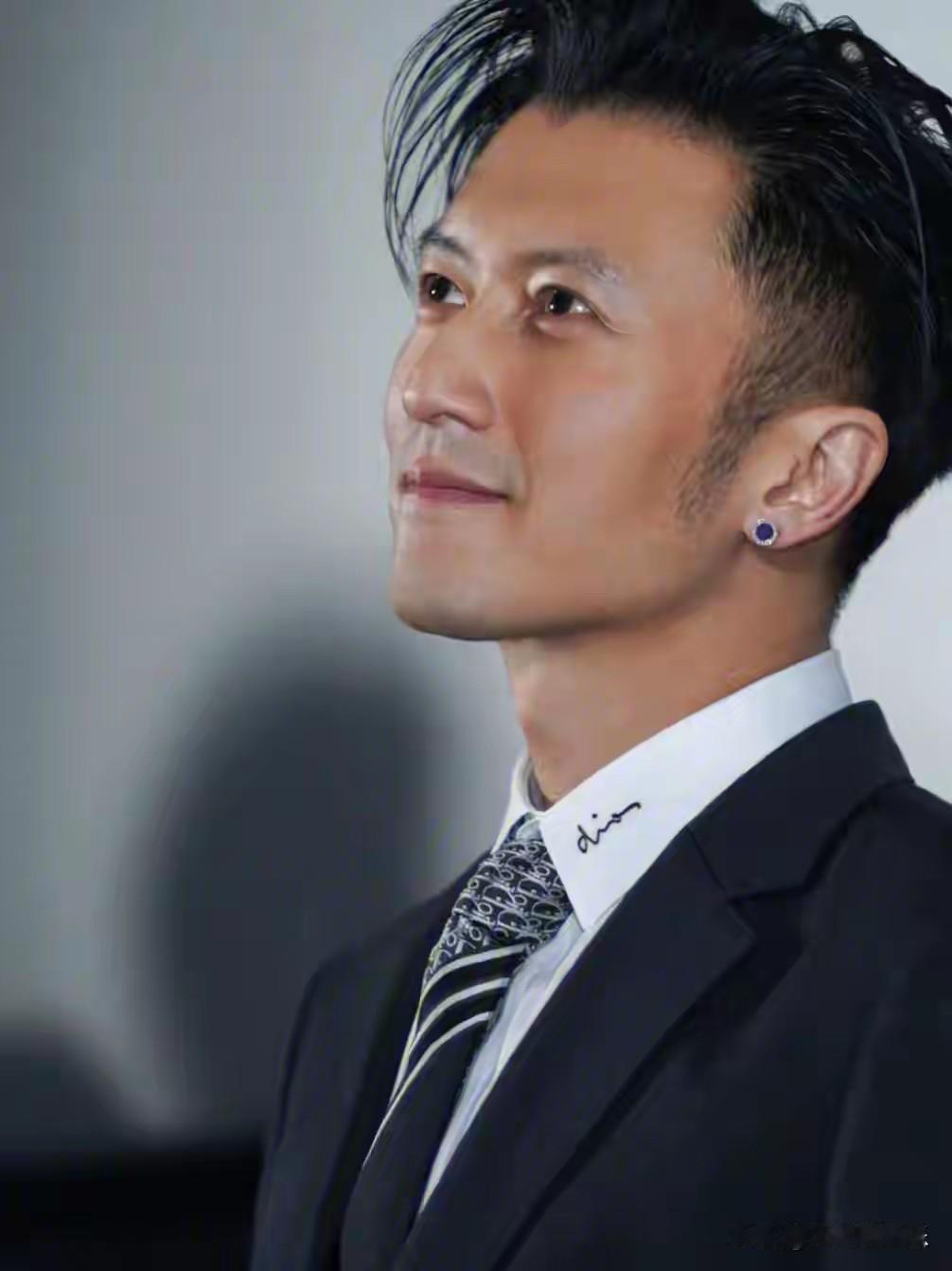 一个拿别人的人生来填补自己赌气私欲的人，完全不顾及她人感受，这人真的是渣到家了。