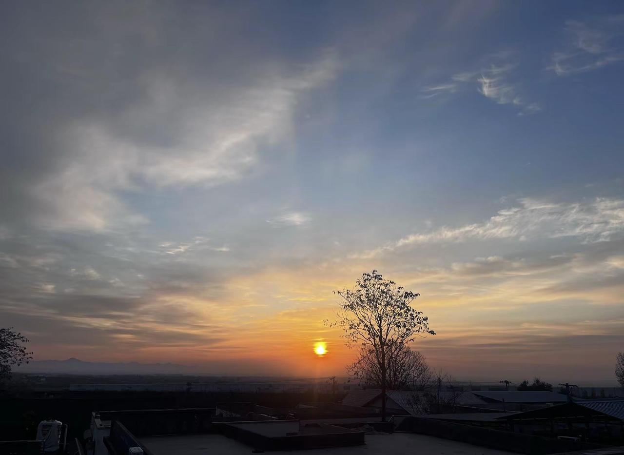 “平安 是顶级的富贵局 别嫌日子沉闷 那不是平庸 是岁月静好”😜😜