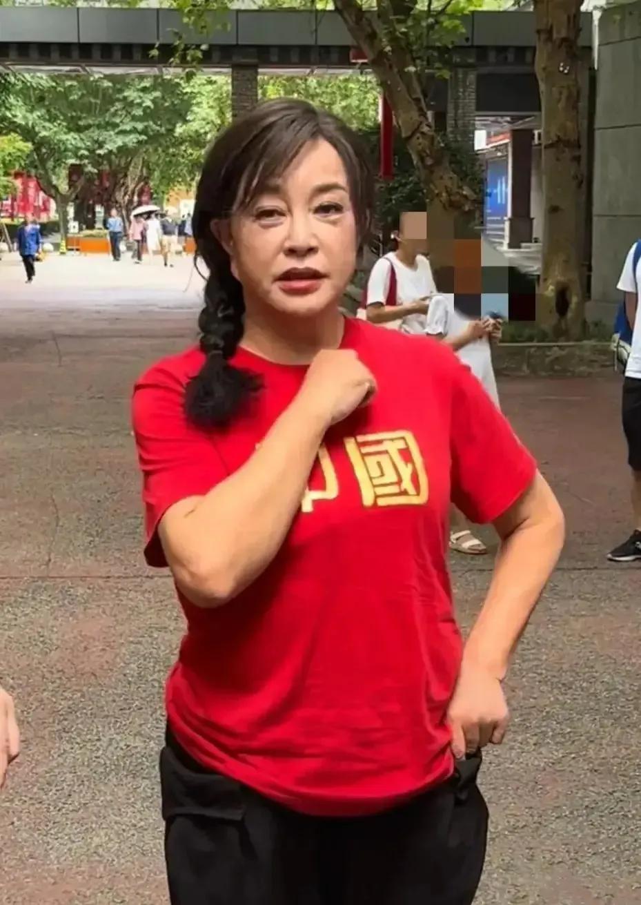 刚刚看到著名影星刘晓庆发表的一则“声明”，回应“被举报偷税漏税"：经税务部门核查