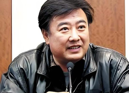 一个演员，戏拍了七成，突然要求片酬翻倍，不给就罢演。谁料，导演丝毫不惯着，竟还直