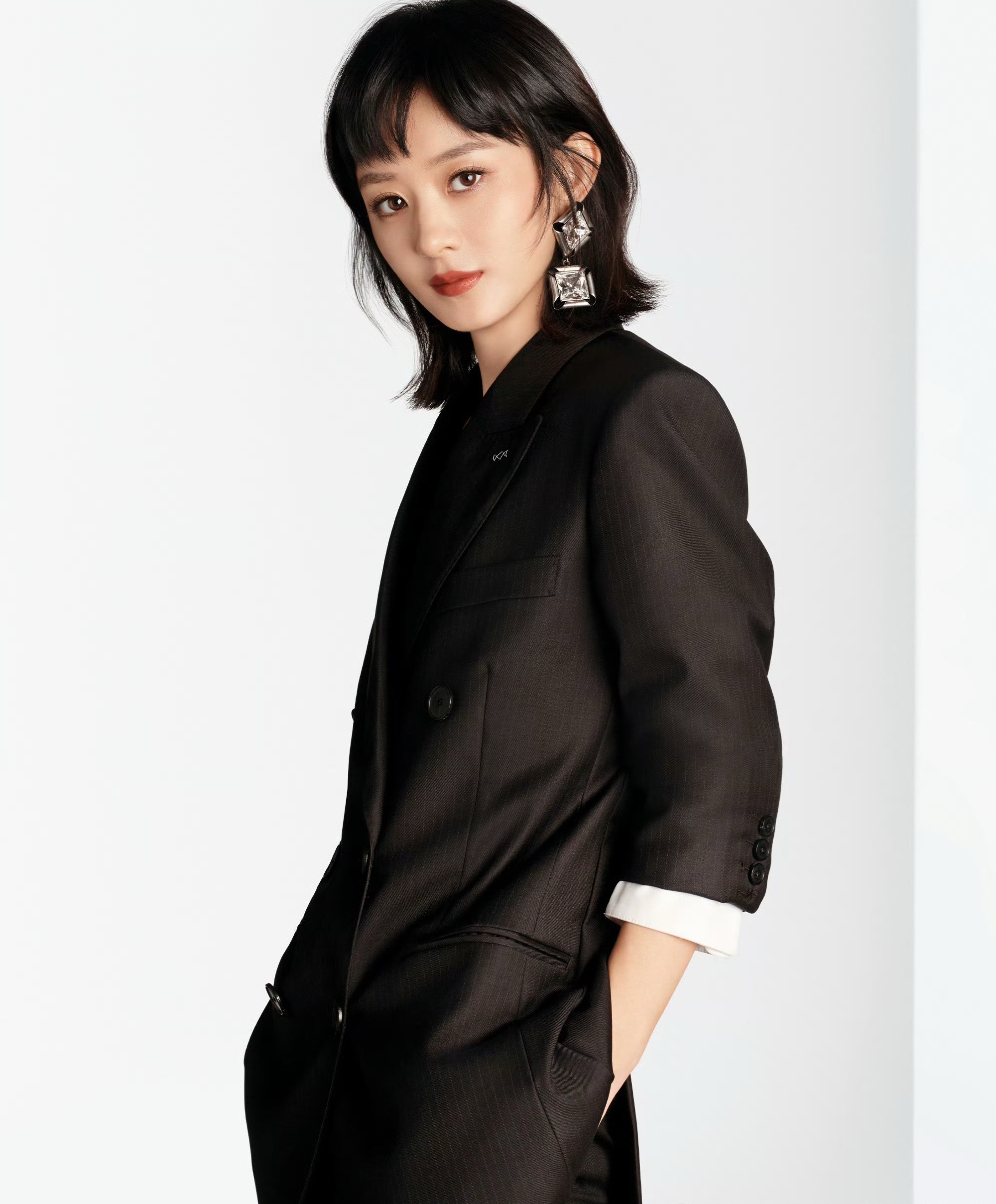 赵丽颖  zly纪梵希全球彩妆代言人赵丽颖﻿ zly赵丽颖维达品牌代言人 世界的