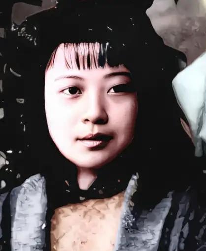 1963年，解放军师长陈广胜回乡寻找多年不见的妻子。没想到，他刚到村口，就看到一