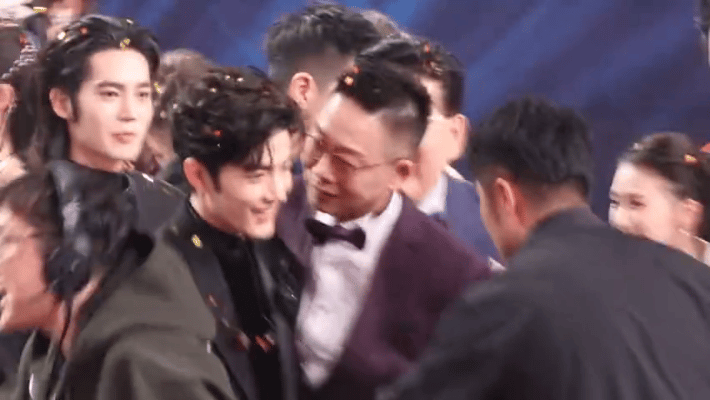 肖战在嘘什么不会真的是演唱会吧！ 