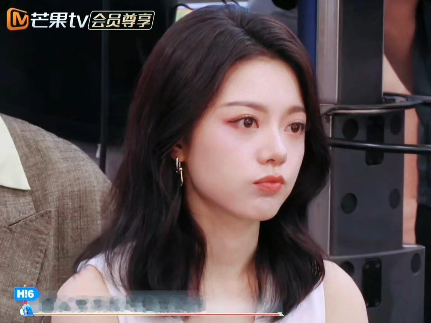 这个嘟嘴小麦怎么这么萌啊哈哈哈哈 ​​​