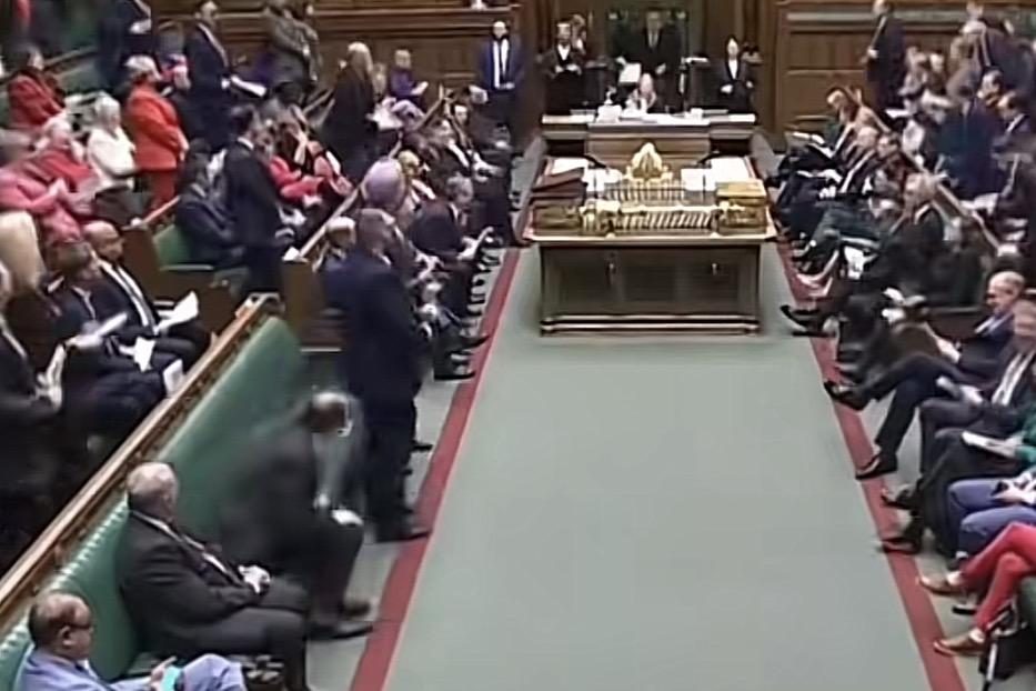 英国为了禁烟可是下了大决心，将禁止2008年出生者购烟，这样的模式能否复制到咱们