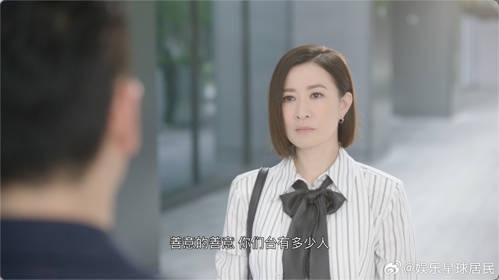 第一次见剧宣玩成了新闻直播间第一次见剧宣玩成新闻直播间，《新闻女王2》这波真的赢