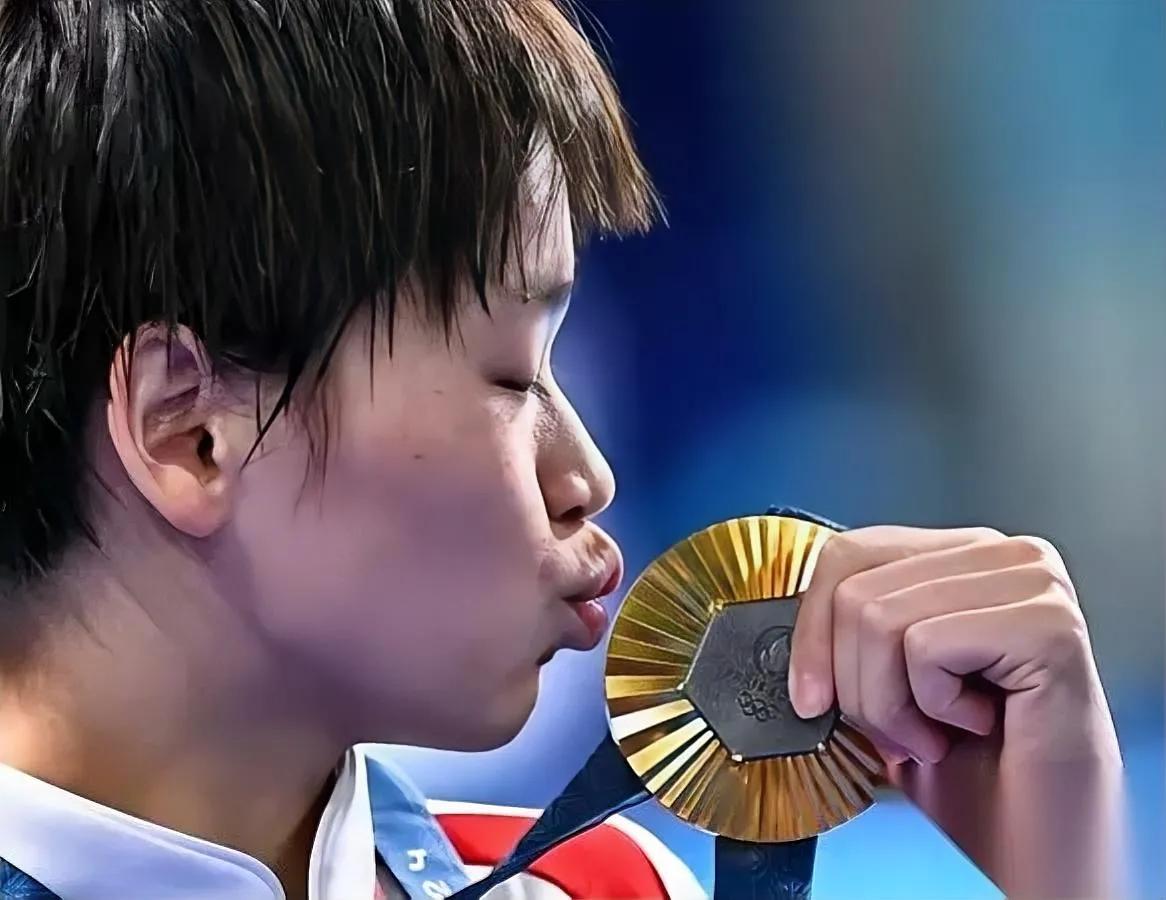 这件事

太离谱了

居然有人凑了快三百人的群，专门当所谓的“水花征服者”干缺德