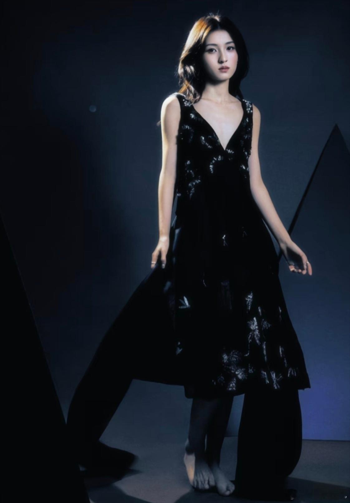 张子枫：香奈儿大使，百花红毯小香枫造型！ ​​​