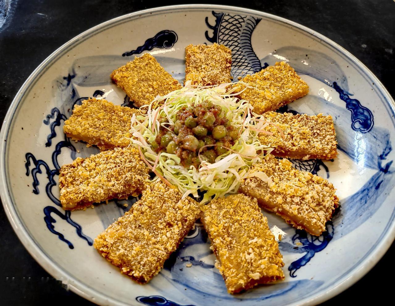 百年成都老川菜之九：软炸蒸肉。软炸蒸肉又叫香炸粉蒸肉，是传统川菜粉蒸肉的“孪生兄