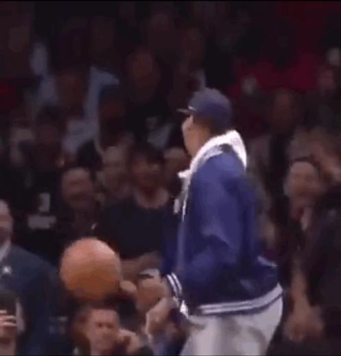 詹姆斯错失绝杀机会，东契奇成罪人。
最后6秒钟，东契奇接球，有个绝好的三分球机会