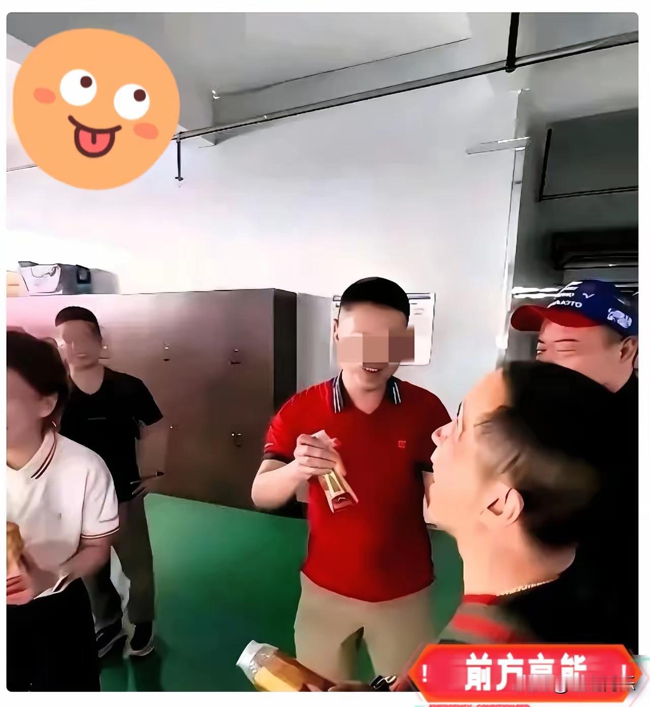 东鹏这次市值缩水二十亿，有人说是咎由自取。
饭局直言不喝自家饮品，看似无心的闲聊