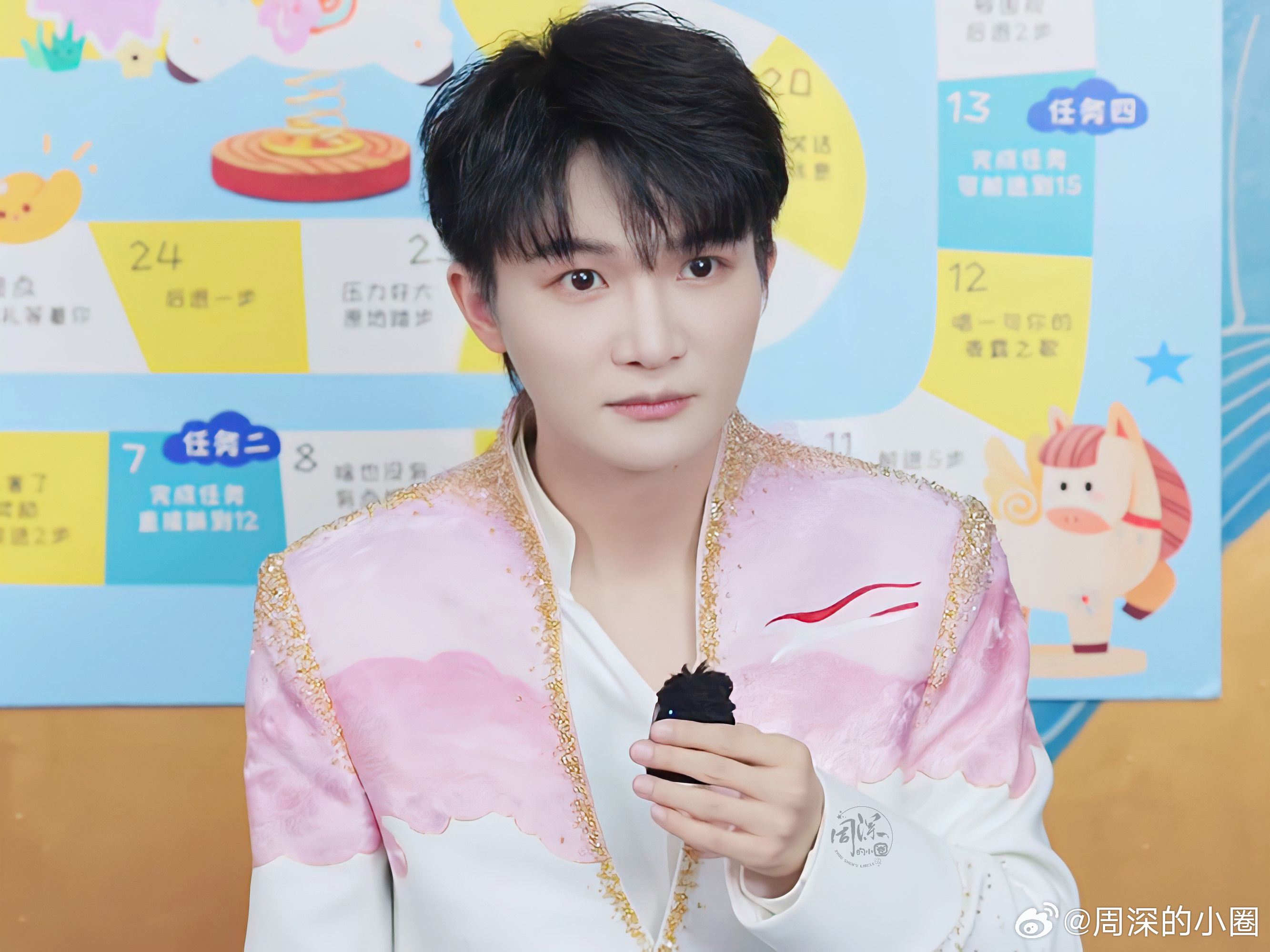 周深  周深光亮 【圈宝和米说上午好】穿透云层的光，抵达风的彼岸，无尽地前行，奔