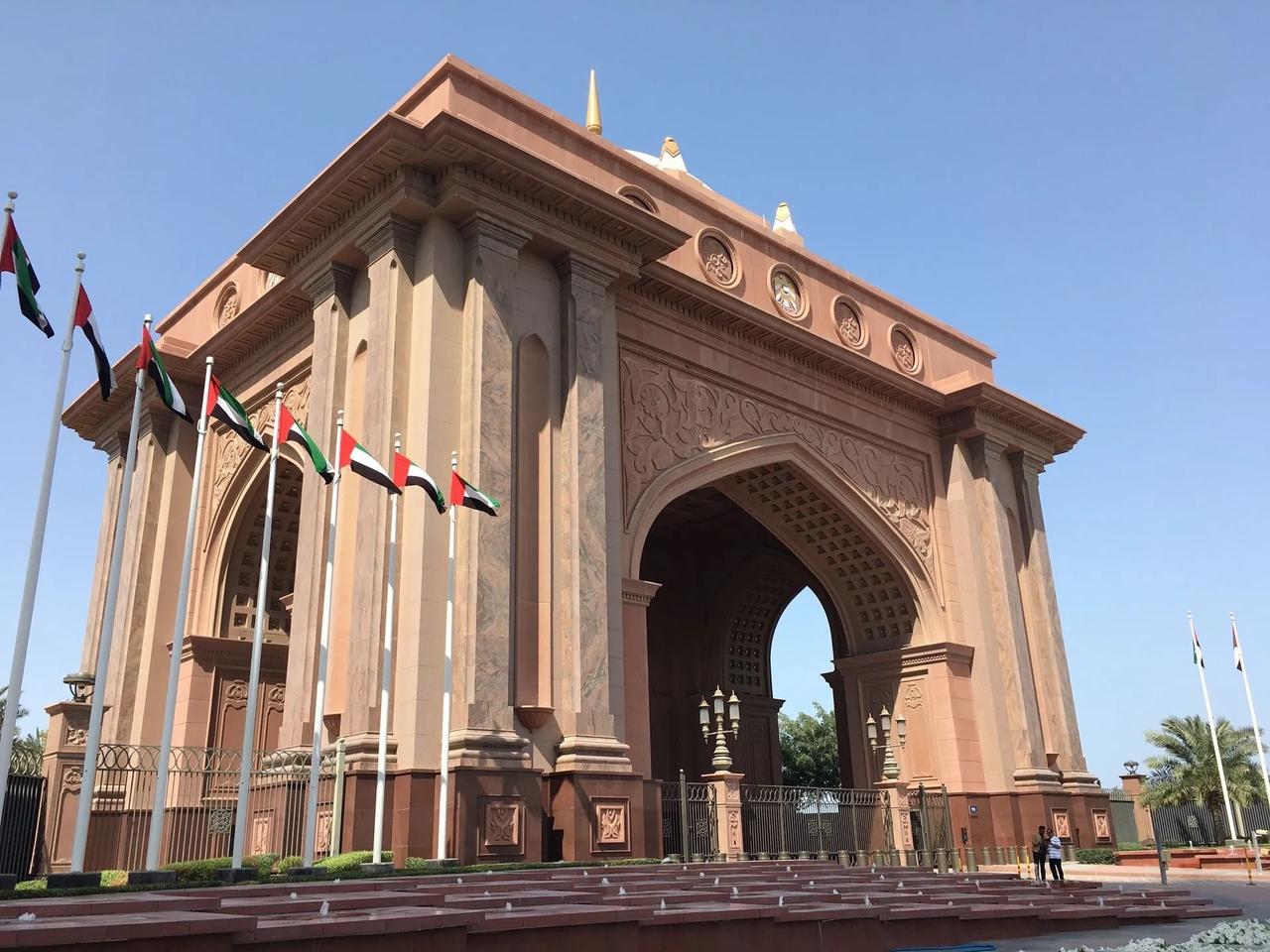 阿联酋是倾向对伊朗持续动武的，巴基斯坦却是美以伊谈判的协调者，两国在这一点上有争