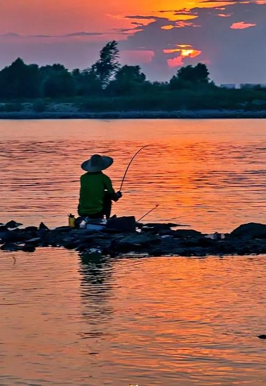 现在我只在乎三件事：
我的钱☞物质保障与自由底气，
我的健康☞生命载体与幸福基石