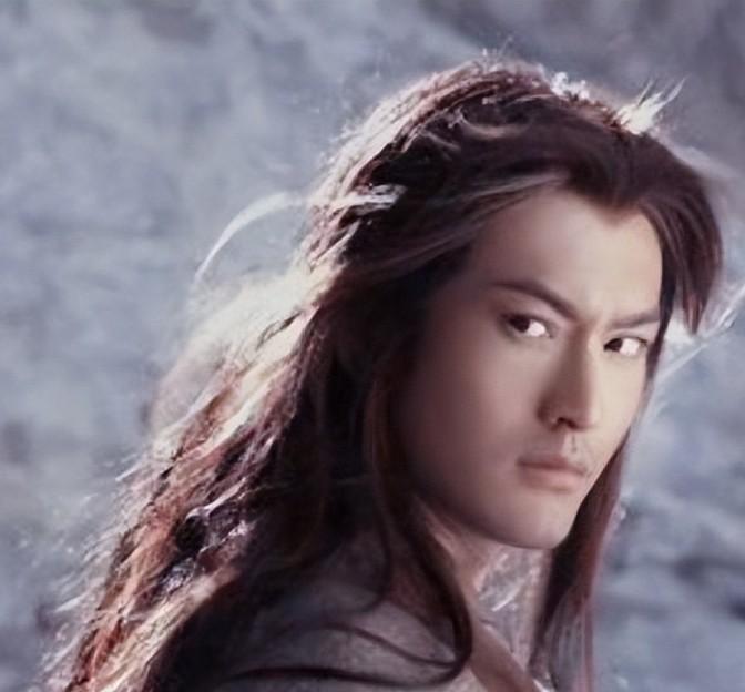 当年，黄晓明跑到《神雕侠侣》的剧组试戏，却因演技不精直接被聂远拿下。眼看主角无缘