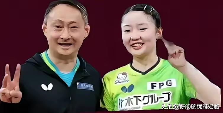 张本宇和女儿很开心，昨天王曼昱输了，今天长崎美柚退赛了。
张本宇好像看到了胜利的