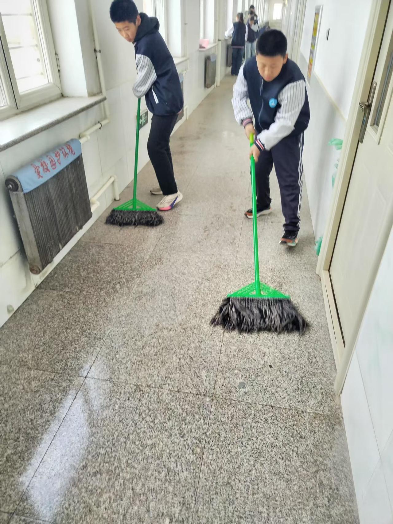 校园清洁小卫士，守护美丽校园环境！🌟🧹