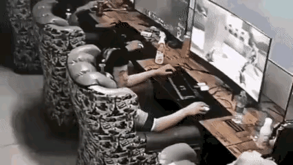 也许这就是网瘾少年的最终归宿吧～😔