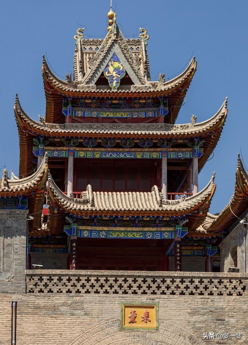 每天都是慢下来的市井时光
小众之城，松散无聊
晒不完的太阳和藏在街巷里的温柔。