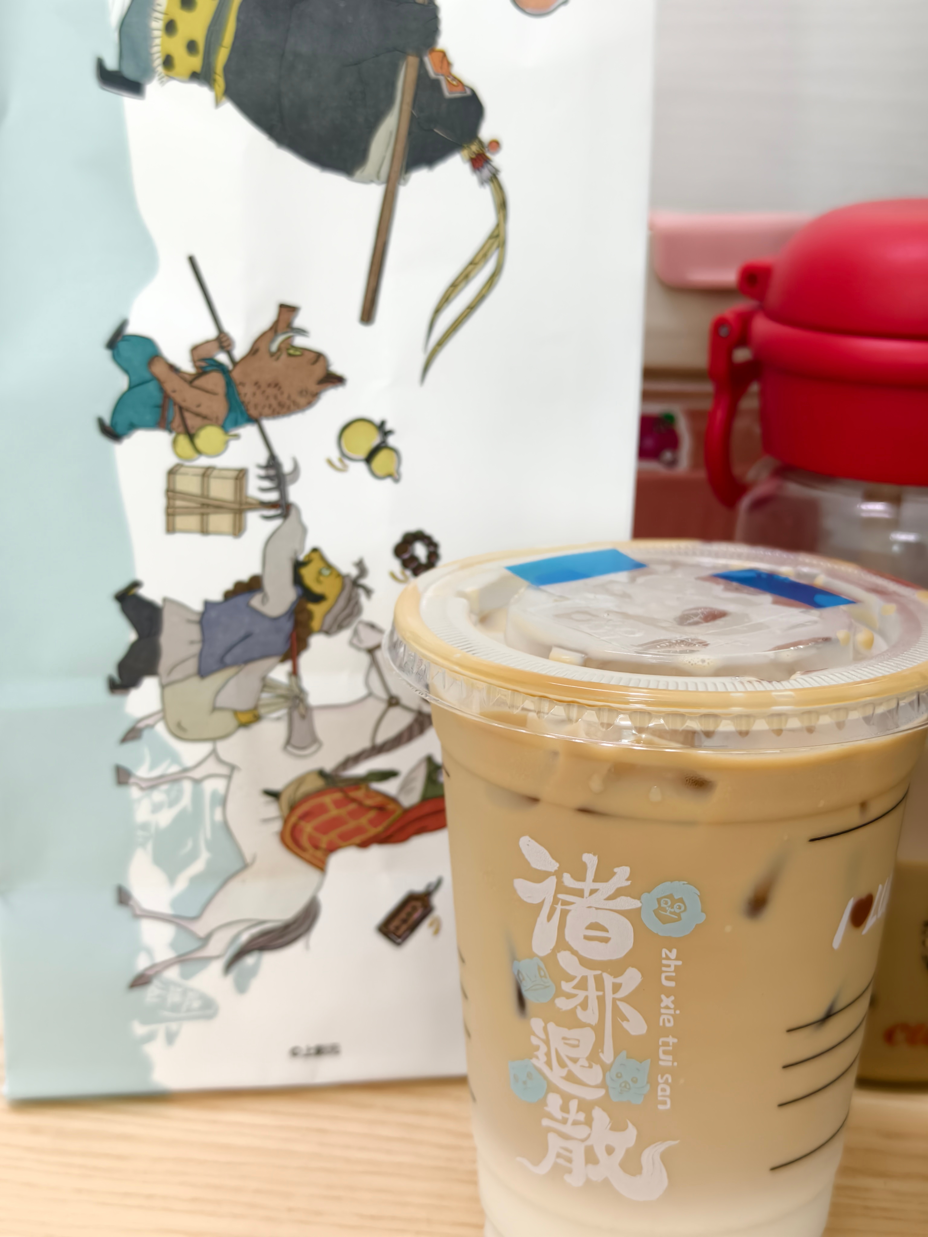瑞幸新品琯溪蜜柚拿铁还可以还可以柚子味像尖叫饮料的味道哈哈哈 ​​​