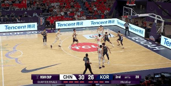 王俊杰对抗攻击篮筐中国男篮vs韩国男篮 ​​​