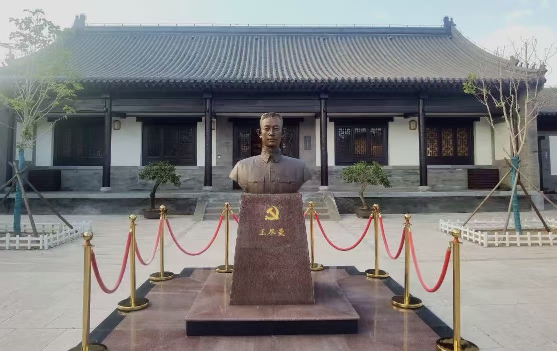 秦岭笑谈 为深度挖掘黄河流域优质红色文化资源，传承赓续革命先辈的崇高精神，扎实践