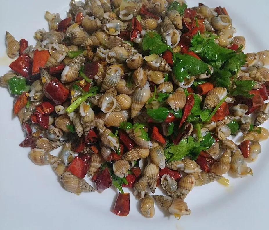 老娘糖尿病十多年了，这几天每天得吃好多次饭，吃一会就饿了，就得赶紧吃饭，每次还得