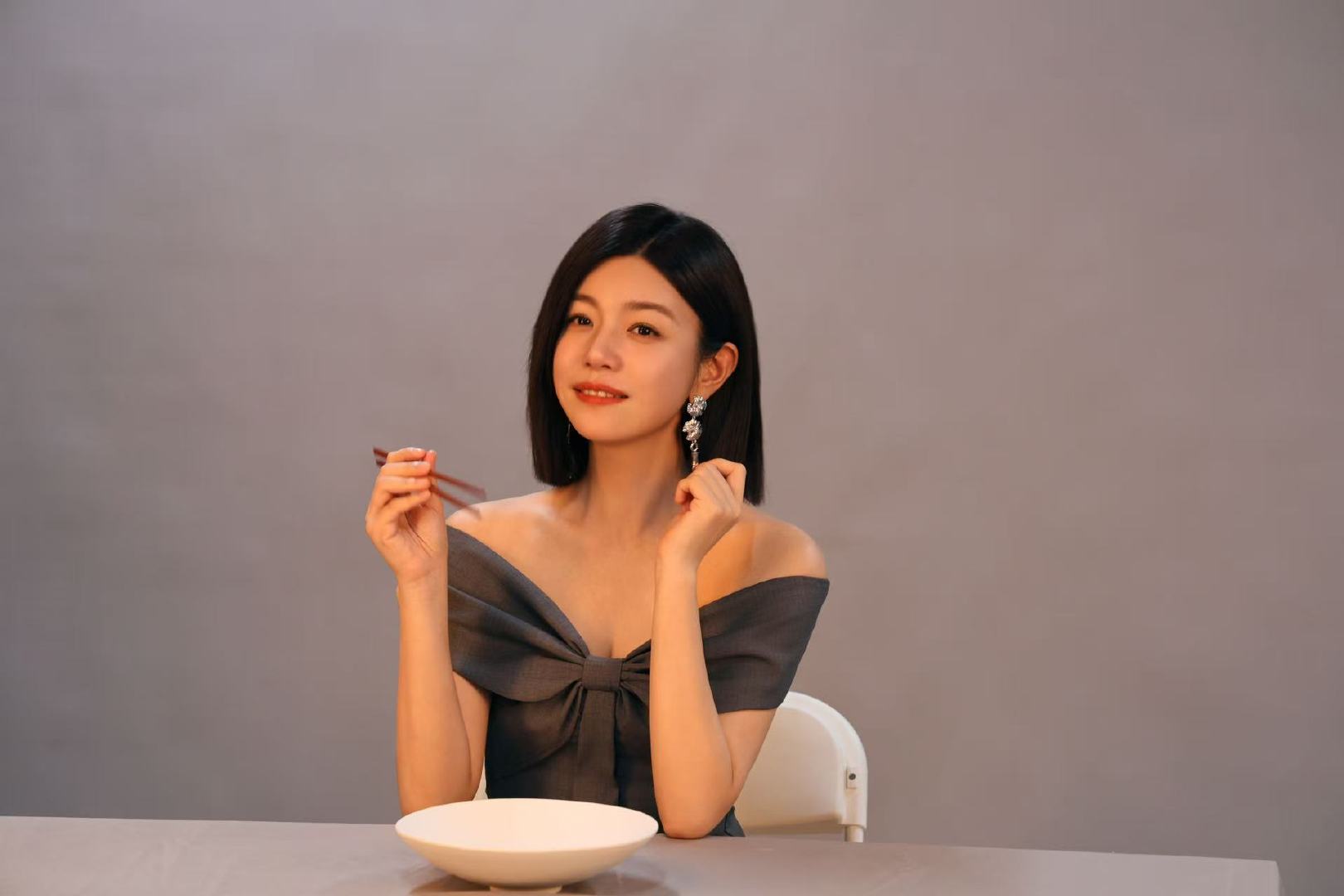 陈妍希偷师的红烧肉秘方 《一饭封神》有陈妍希在，食欲直接拉满！她化身干饭小能手，