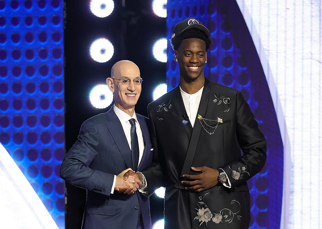 前三没什么悬念迪班萨当选NBA状元2026年NBA选秀大会