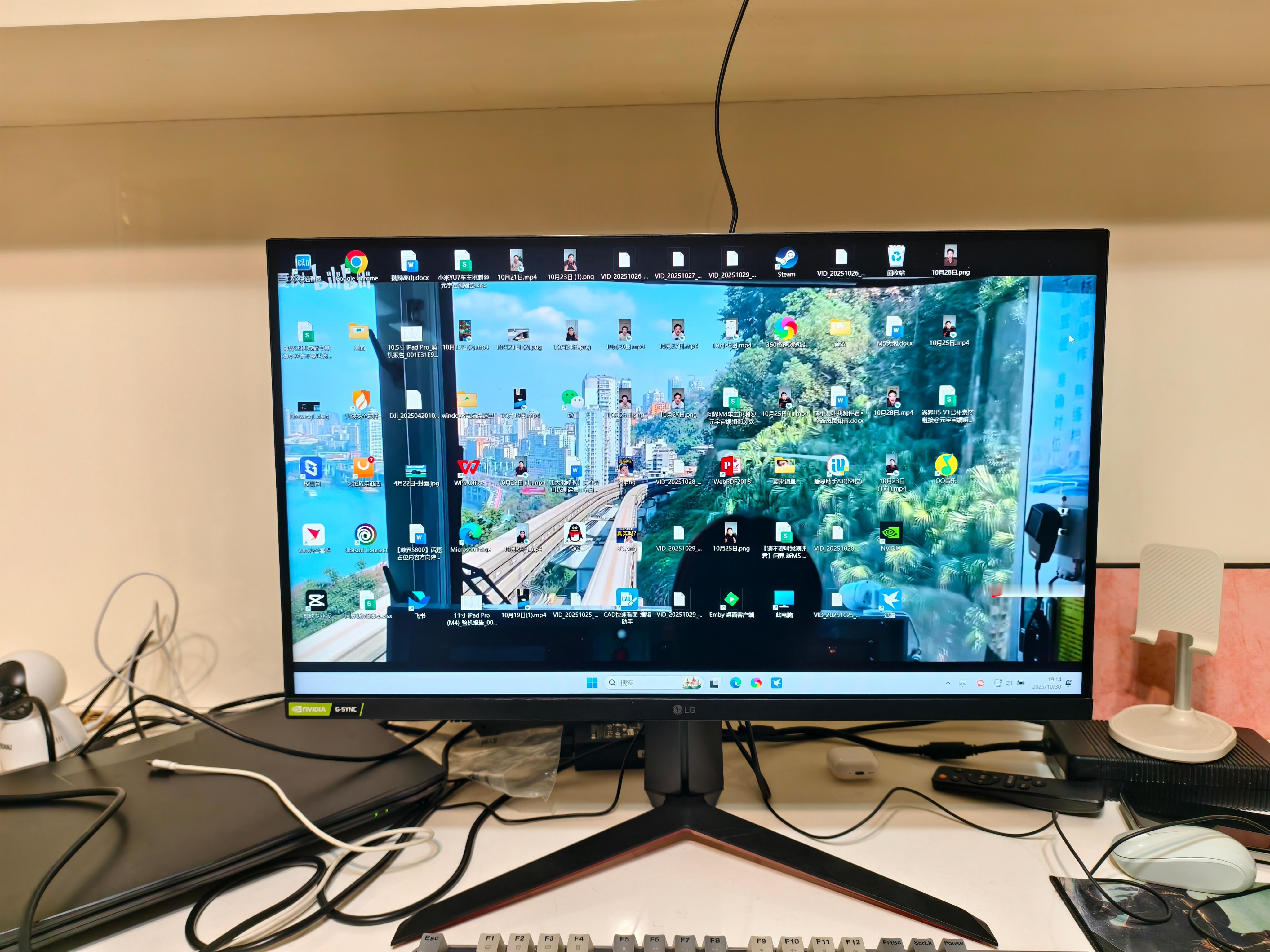 这就是Windows吗？一打开电脑人都傻了，图标排列到满屏[二哈] ​​​