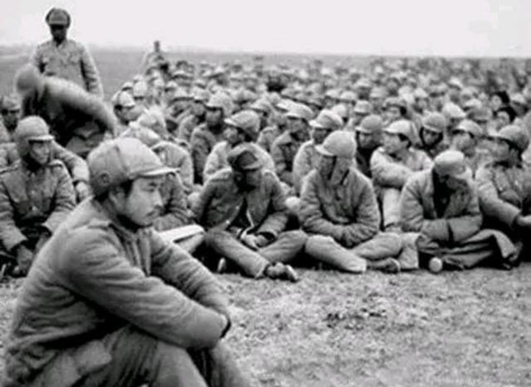 1948年11月，淮海战场的硝烟已经烧红了徐淮平原，黄百韬兵团在碾庄覆灭后，蒋介