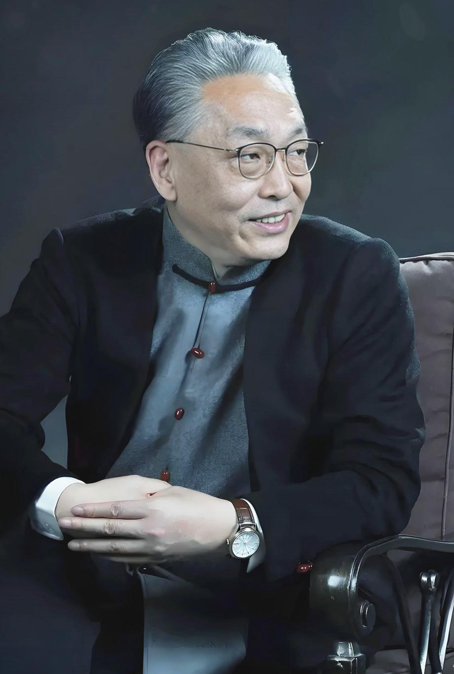 齐善鸿教授曾说：
“现在中国人，把西方人的事没学明白，这“畜牲”的事，一学就会，
