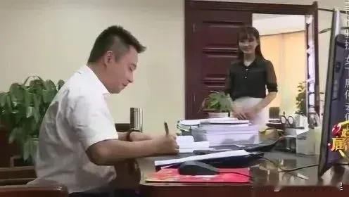 小丁是刚毕业的女大学生，毕业后顺利进入一家研究所工作，良好的工作环境、丰厚的工资