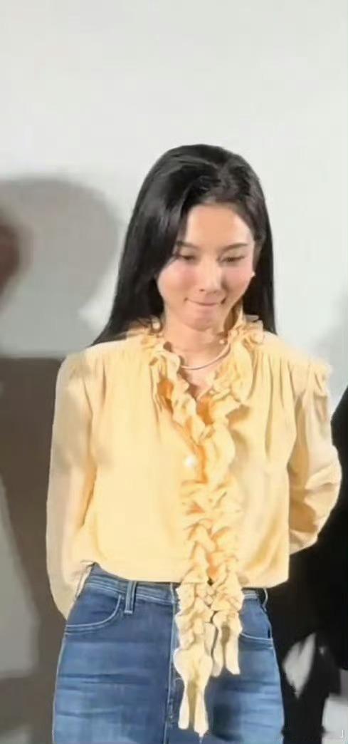宋祖儿剧宣的世界发展成这样了吗说真的宋祖儿是95花里最有机会成为大花的人，很开心