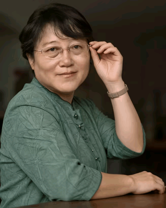 “人活着有什么特别的意义吗？
跟动物，植物有什么区别？”性学家李银河说。人总是喜