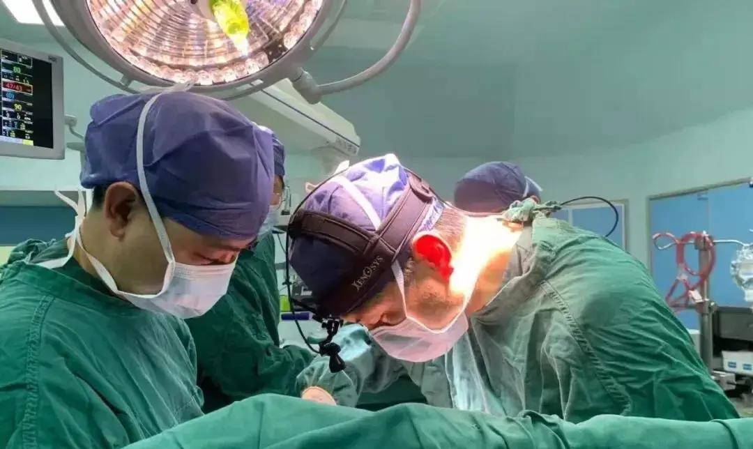 27岁小伙在杭州体检肺部CT时，意外查出升主动脉直径直奔6厘米，形成瘤子，直接比